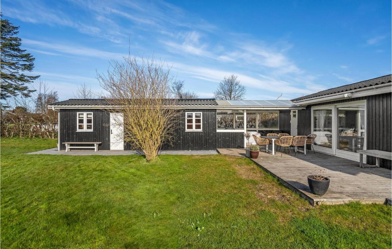 Lovely Home In Otterup With Kitchen Exterior foto